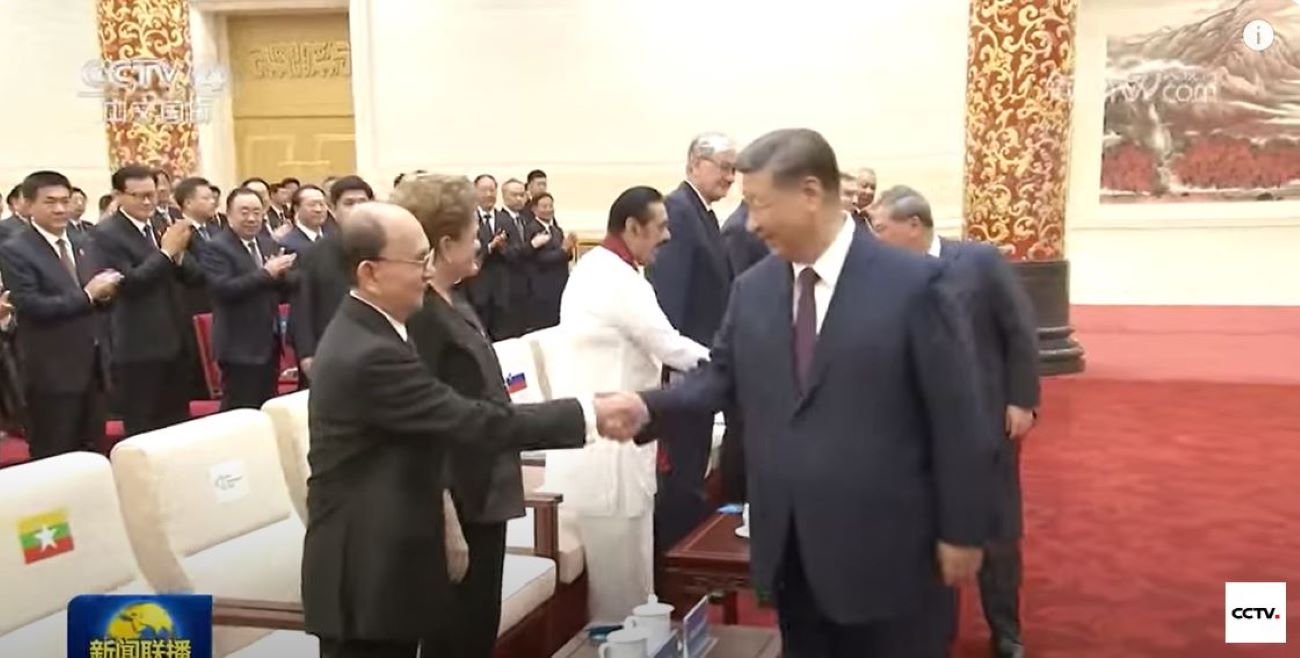 Photos of Chinese President Xi Jinping and Myanmar Ex-President U Thein Sein shaking hands emerge