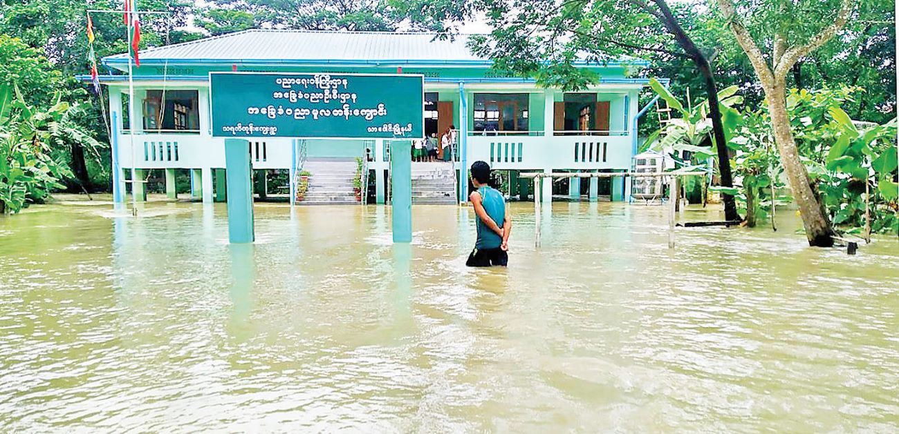 သာပေါင်းမြို့နယ်တွင် ရေကြီးနေ၍ ကျောင်းများယာယီပိတ်ထား